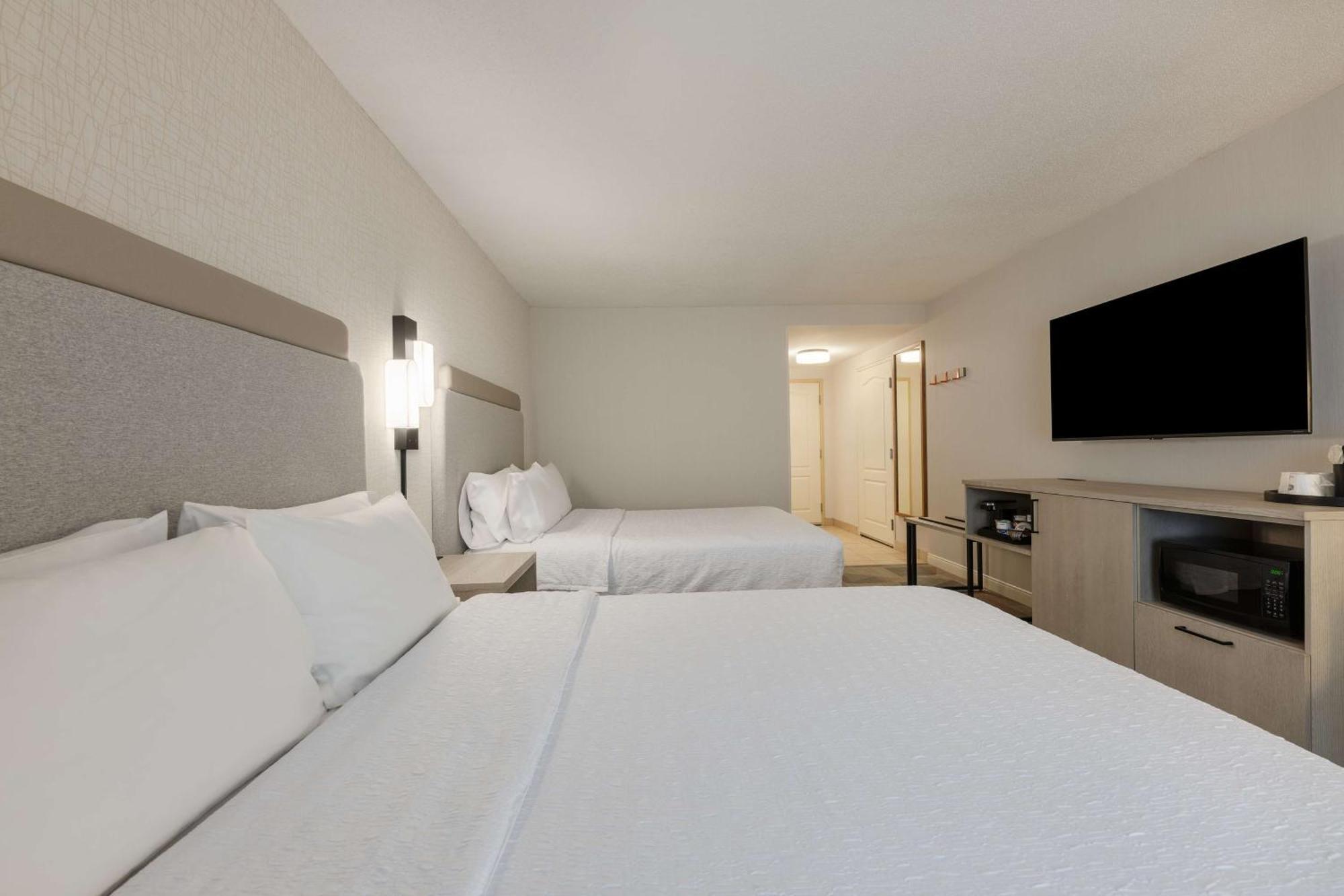 Hampton Inn & Suites By Hilton Moncton Bagian luar foto