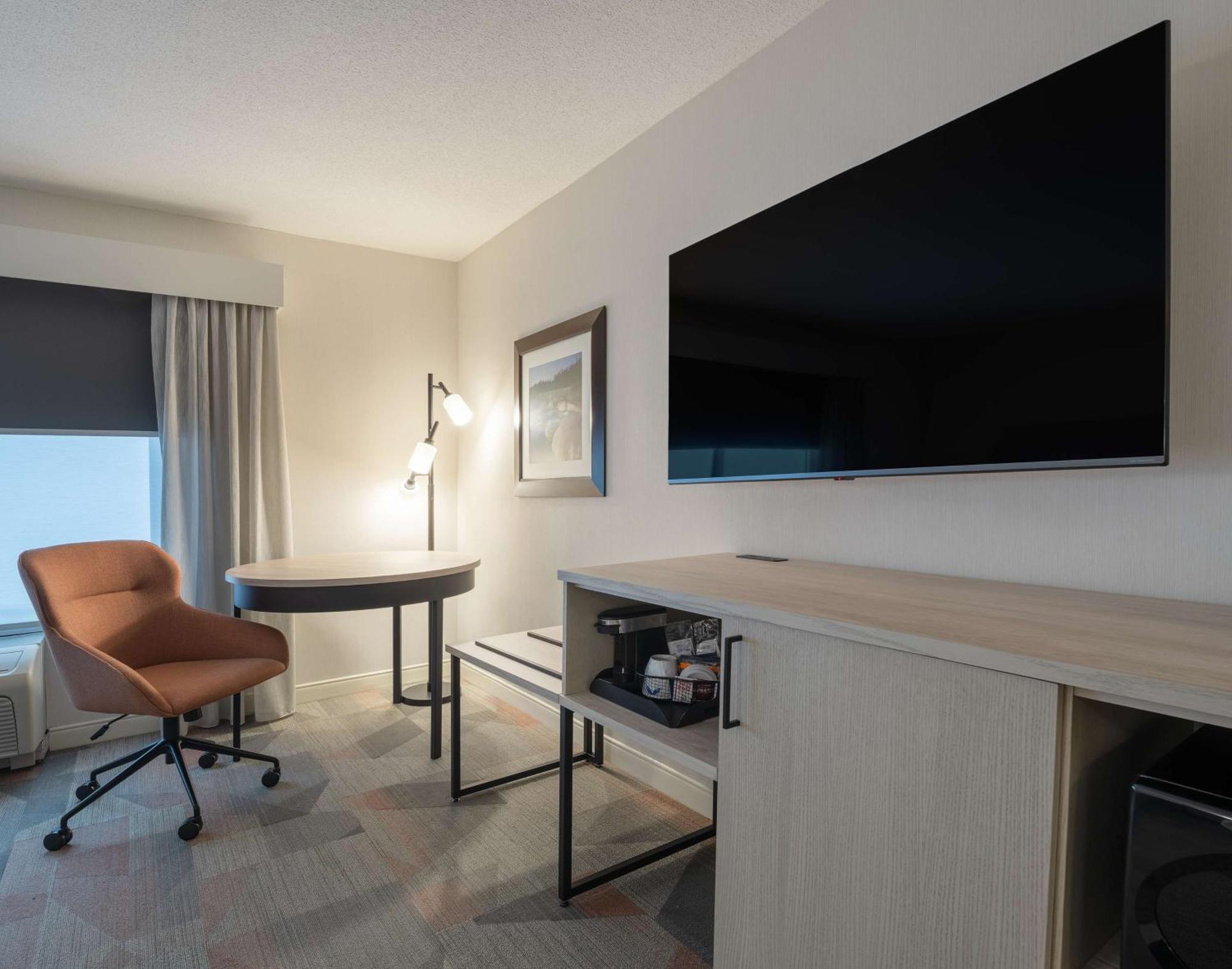 Hampton Inn & Suites By Hilton Moncton Bagian luar foto