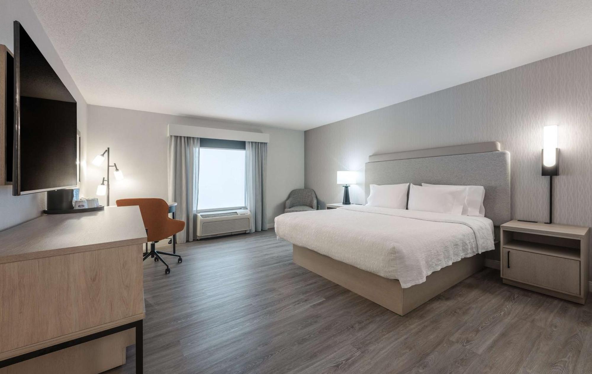 Hampton Inn & Suites By Hilton Moncton Bagian luar foto